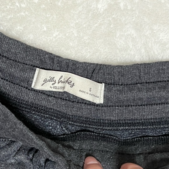 Hollister Gilly Hicks - Sweat shorts 
Size small
Like new condition - Picture 2 of 2